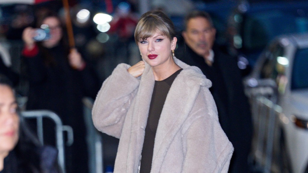 Taylor Swift Gave Cash to Workers at Chiefs’ Christmas Game, Claims Staff