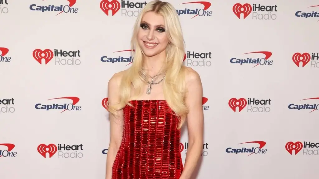 Taylor Momsen Looks Holiday Season Ready in Strapless Minidress