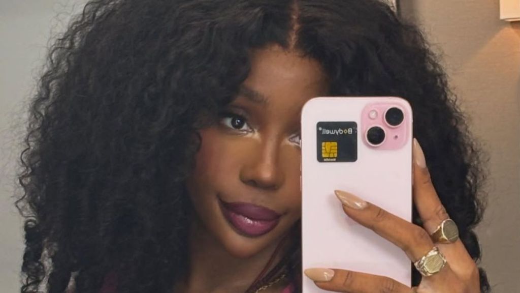 SZA Wears Only a Pair of Sheer Tights in Bold Selfie