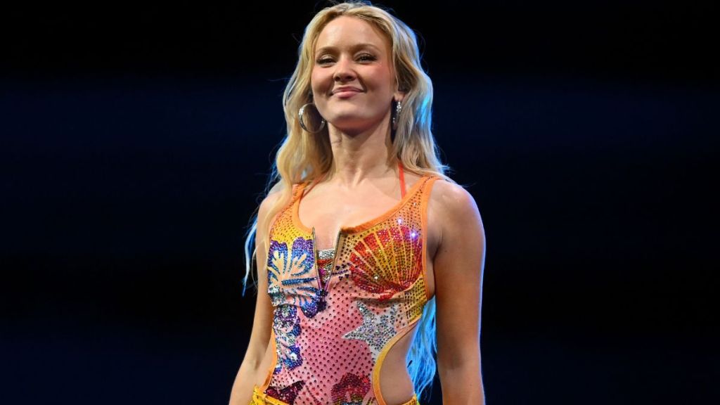 Zara Larsson in Tank Top & Shorts Is Why You Pay for Internet