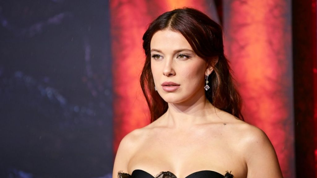 Millie Bobby Brown Applying Lip Gloss Is Must See