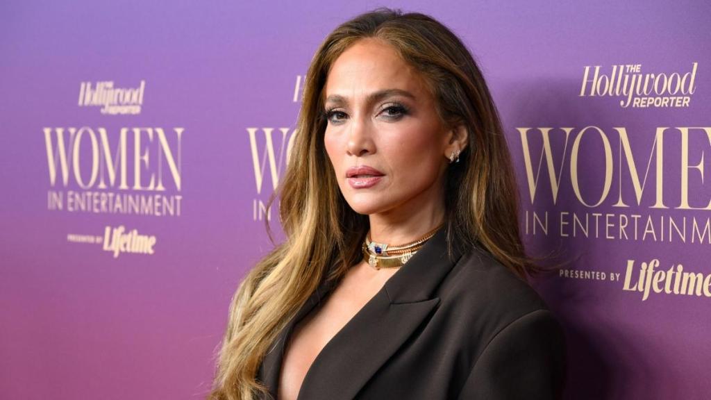 Jennifer Lopez Has Fans Spamming Fire Emojis in Pink Outfit