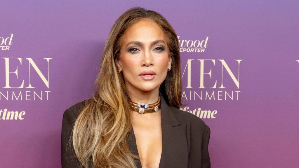 Jennifer Lopez Shows off Her Abs in Alberta Ferretti Crop Top Look