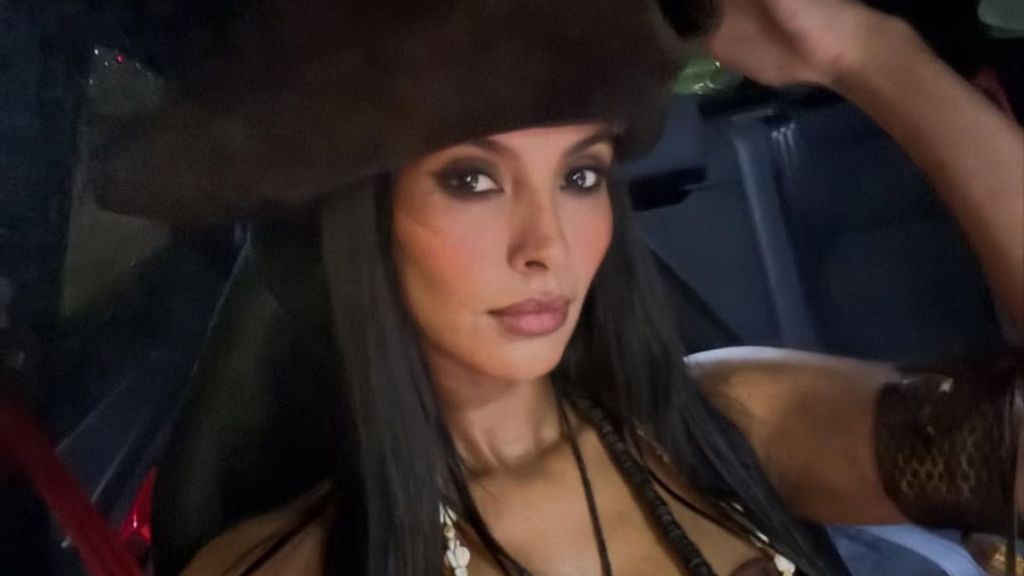 Maya Jama's Bathroom Selfie Is Absolutely Gorgeous