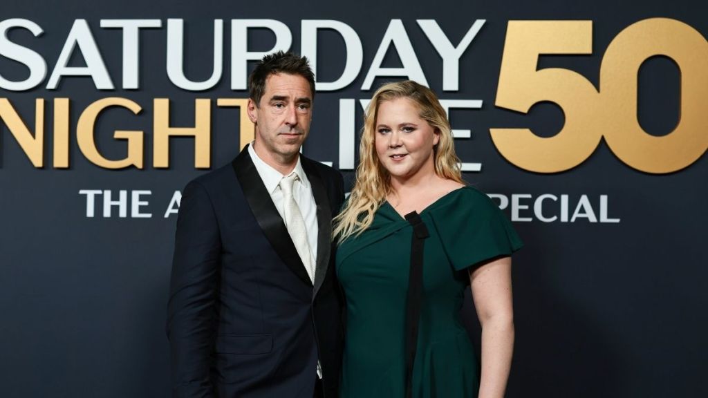 Amy Schumer 'Cracks Jokes' About Chris Fischer Split — Source