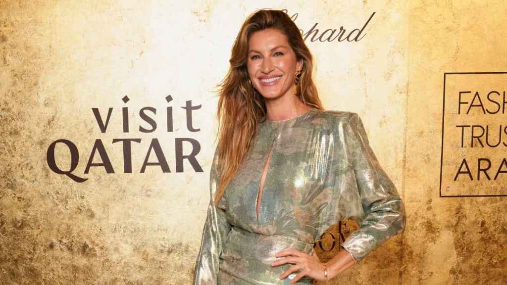 Gisele Bundchen’s Fitted Schiaparelli Dress Is Held Together by Just Buttons