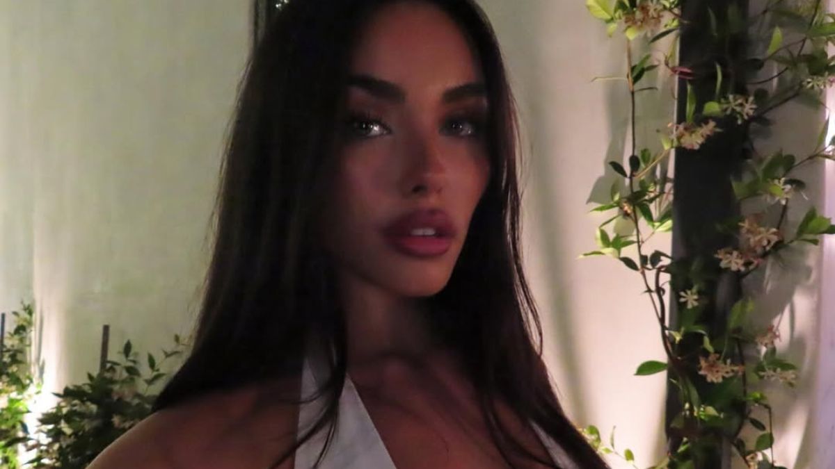 Madison Beer's Toned Legs in Micro Shorts Break the Reality Tea