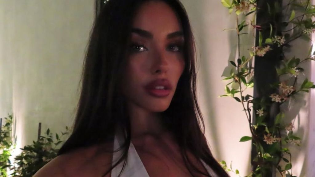 Madison Beer's Toned Legs in Micro Shorts Break the Internet