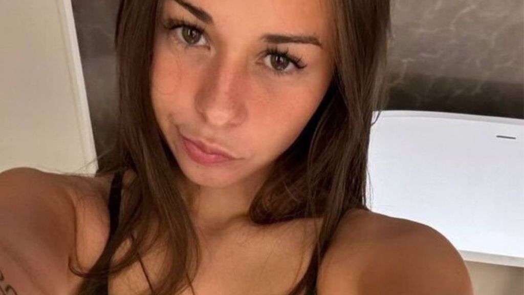 OnlyFans' Sophie Rain Wearing Black Bikini Will Distract You