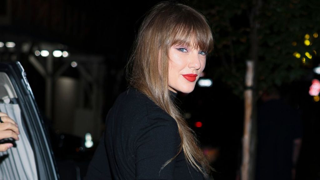 Taylor Swift Wows in $2,300 Ribbed Bodysuit for GMA