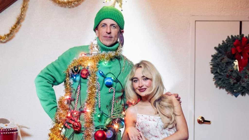 Seth Meyers and Sabrina Carpenter