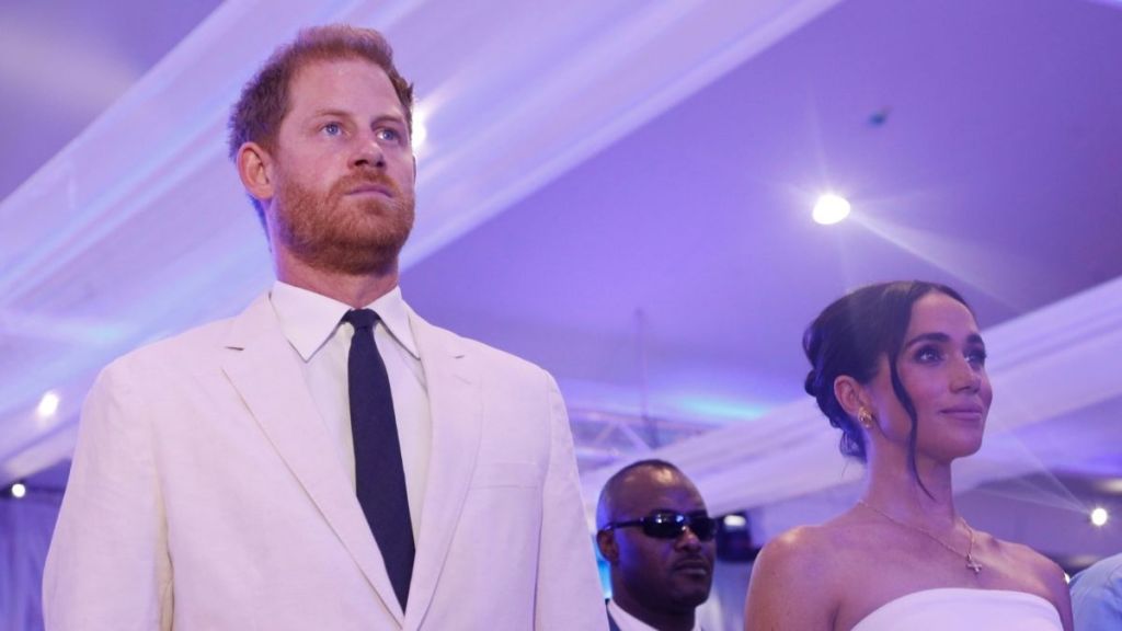 Prince Harry Urging Meghan Markle to Reach Out to Her Family — Source