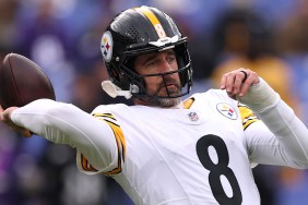 No, Aaron Rodgers & Mason Rudolph Didn't Kiss