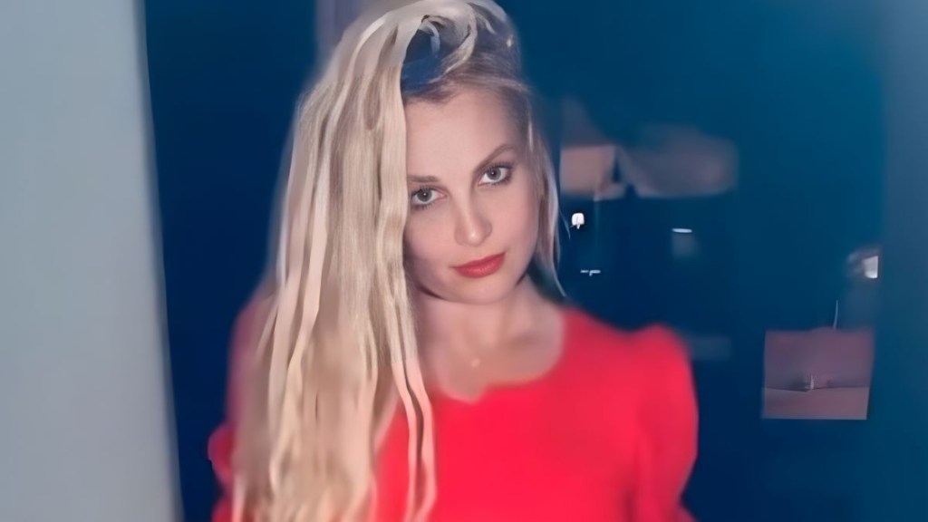 Britney Spears Showcasing Her Toned Midriff Will Make You Look Twice