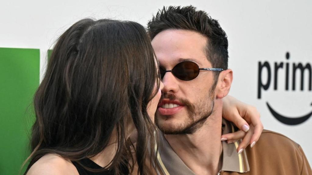 Pete Davidson Kisses Pregnant Girlfriend During Baby Shower