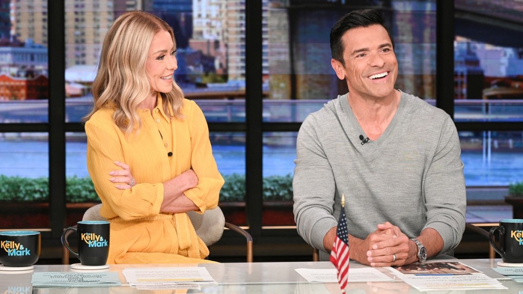 Kelly Ripa Aggressive Rude Incident Man Airplane