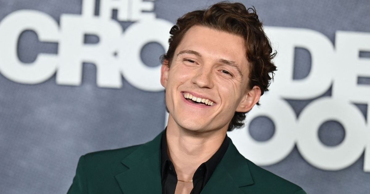 Internet Compares Tom Holland to This Celeb in The Odyssey Trailer