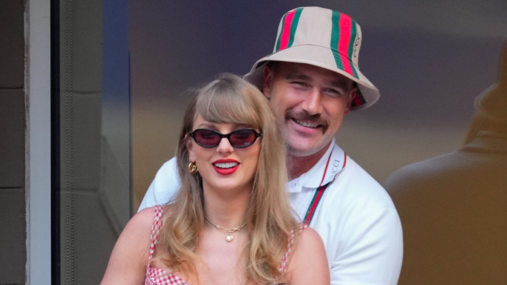 Taylor Swift's Pal Tells Travis Kelce ‘Love You’ in Suite