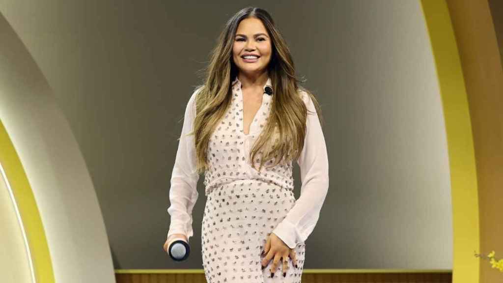 Chrissy Teigen's Bra Photo Comes With More Bikini Moments