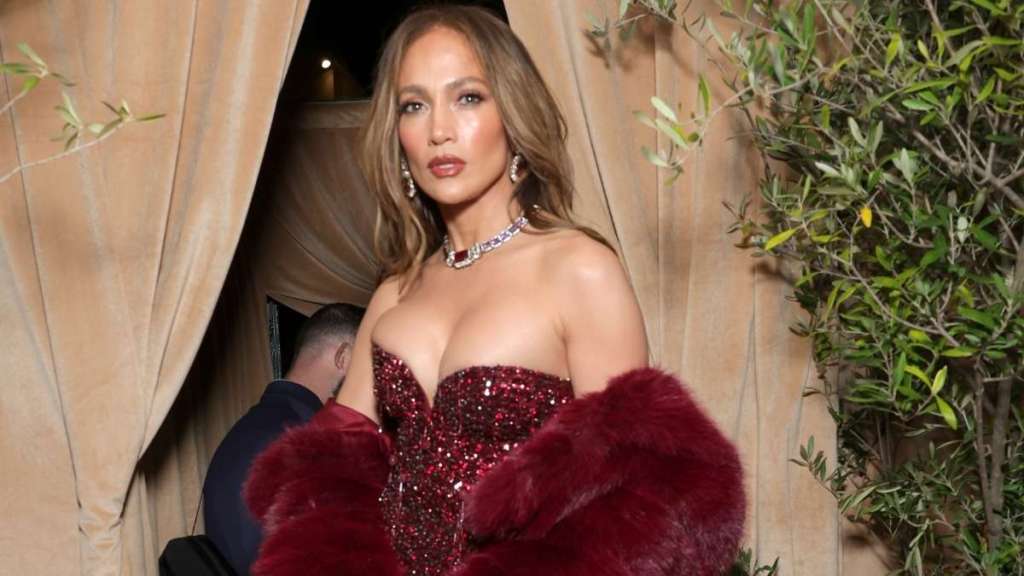 Jennifer Lopez Doesn’t Step Outside Without Applying This Beauty Product
