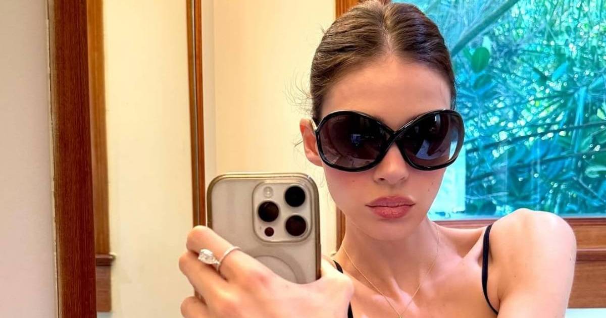 Nicola Peltz Beckham Rocks a Bra Top in New Selfie