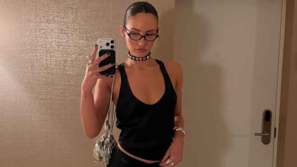 Alix Earle's Sister Has Fans Obsessed With Her Unbuttoned Top Look