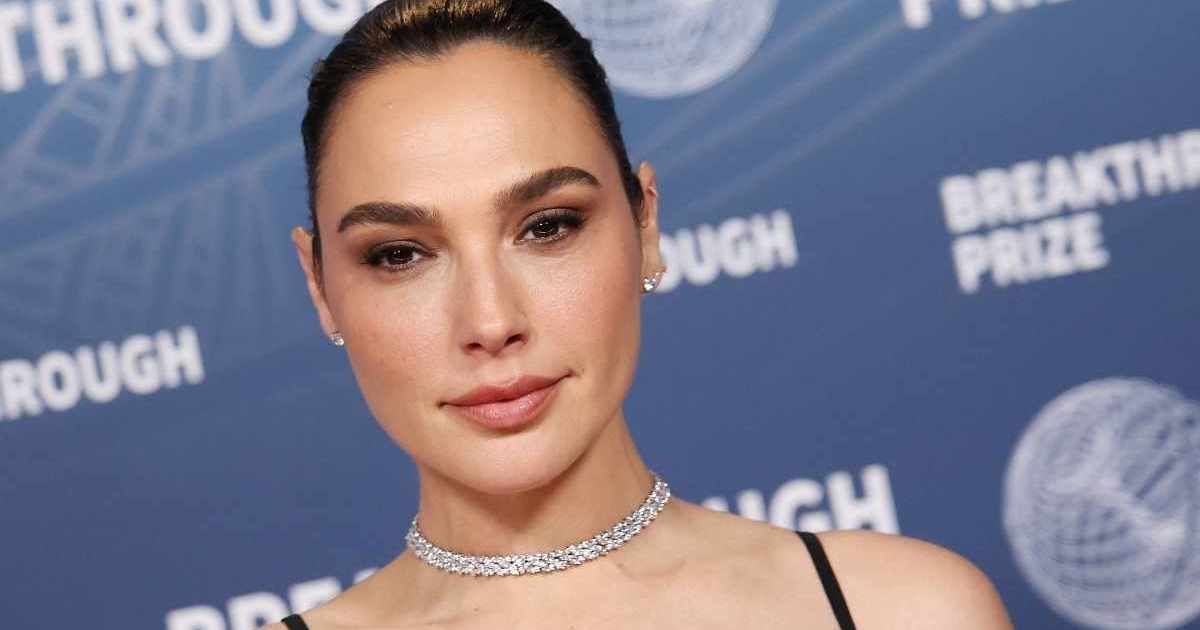 Gal Gadot Flaunts Toned Body in Bra Look