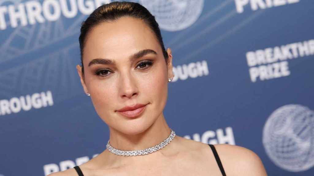 Gal Gadot Flaunts Toned Body in Bra Look