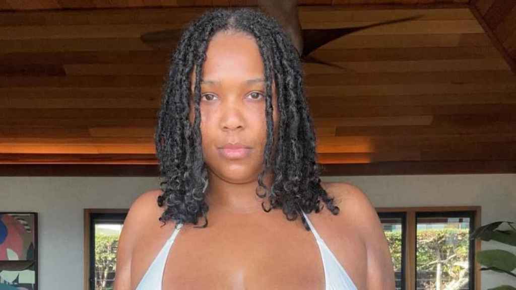 Lizzo's Stringy Bikini Look Has Fans Saying 'Slay Mami'