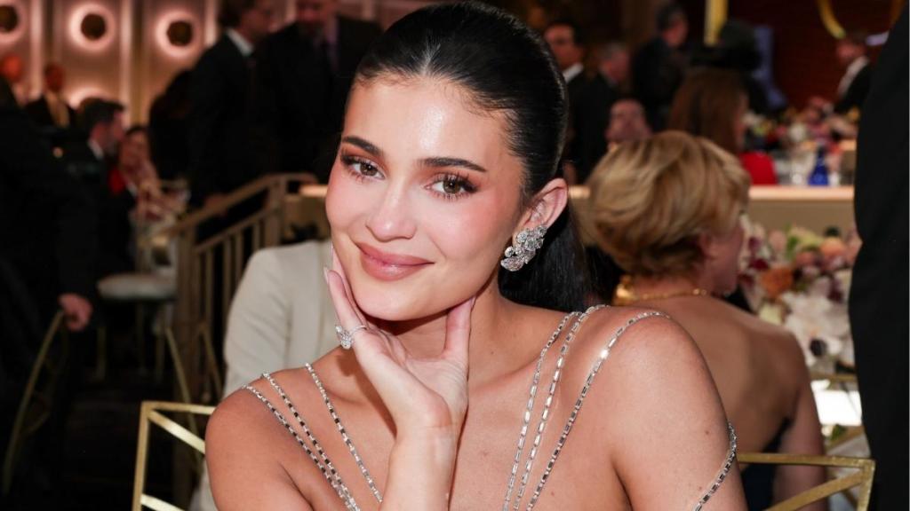 Kylie Jenner Is ‘Supportive Partner’ in Golden Globes Photos