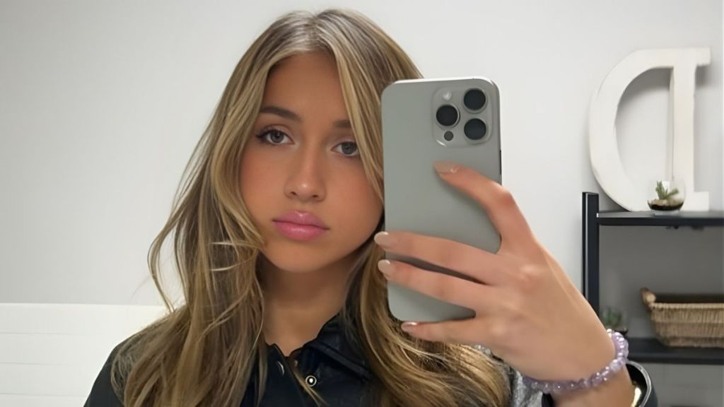 Tate McRae's Gingham Bikini Look Will Make You Stop Scrolling