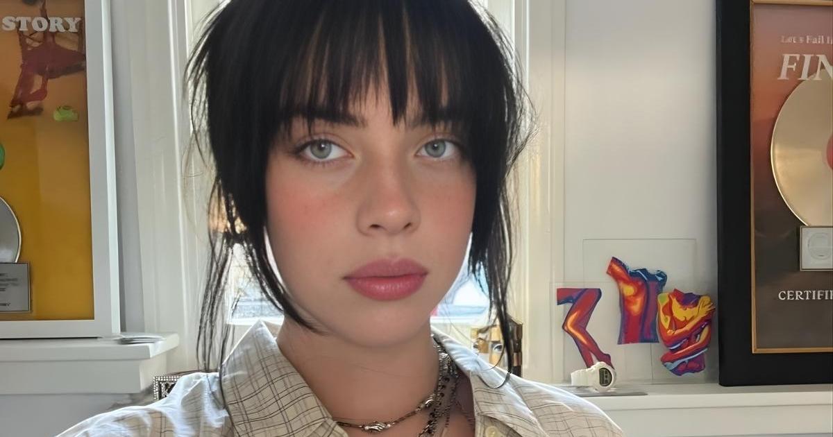 Billie Eilish Poses in Tank Top for New Selfie