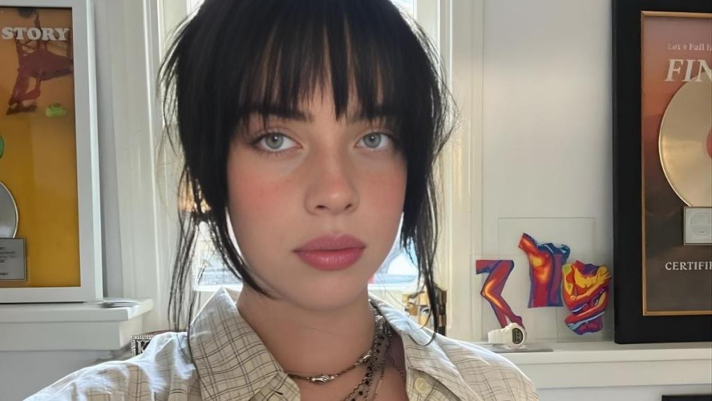 Billie Eilish Poses in Tank Top for New Selfie
