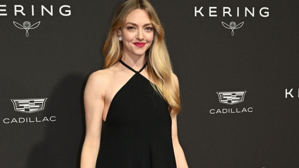 Amanda Seyfried's Balenciaga Dress Has an Unmissable Addition