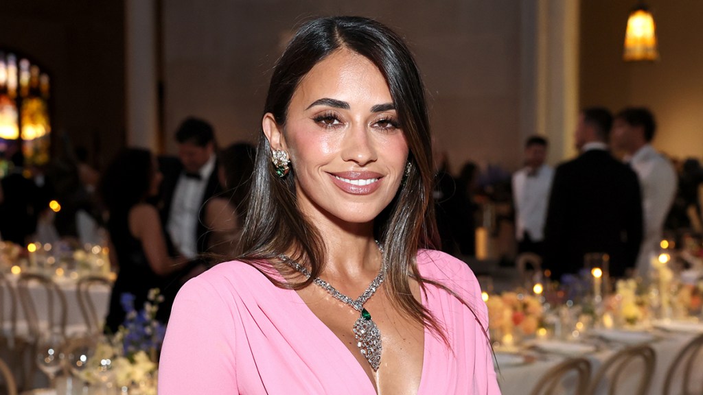 Lionel Messi's Wife Antonela Roccuzzo Stuns in Poolside Bikini Photo