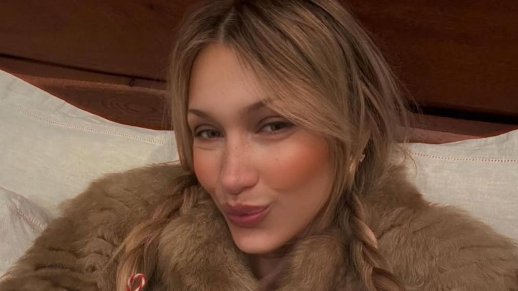 Bella Hadid’s Sleek Bikini Look Steals the Spotlight