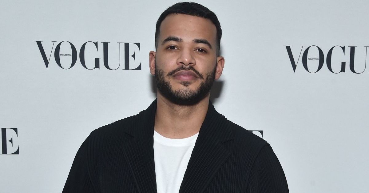 TikTok’s Desmond Scott Kisses Mystery Woman Days After Divorce