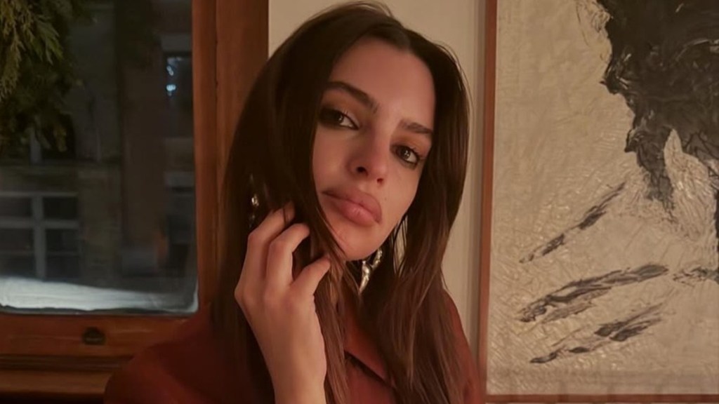 Emily Ratajkowski’s Bold Twerk in Sheer Skirt Sends Fans into Frenzy
