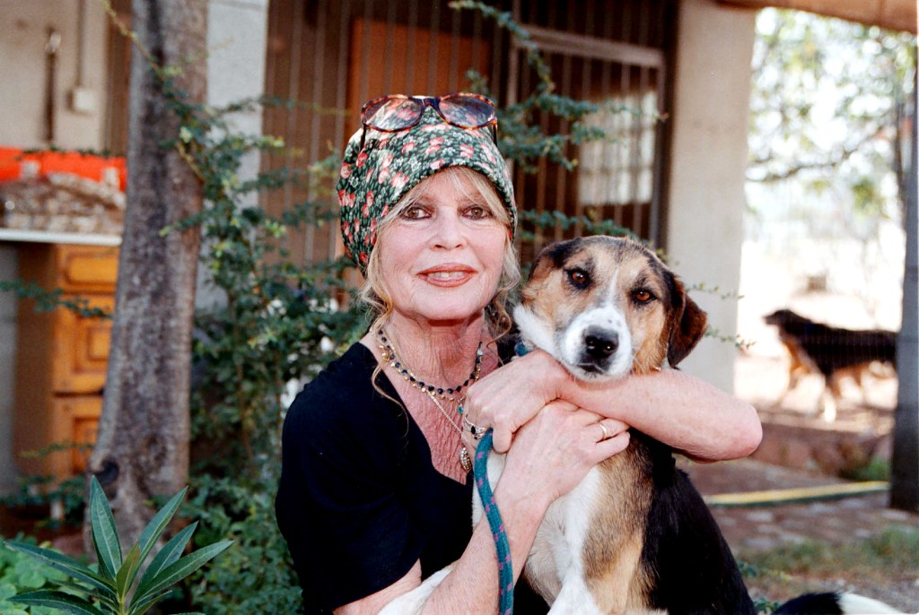 Brigitte Bardot with dog
