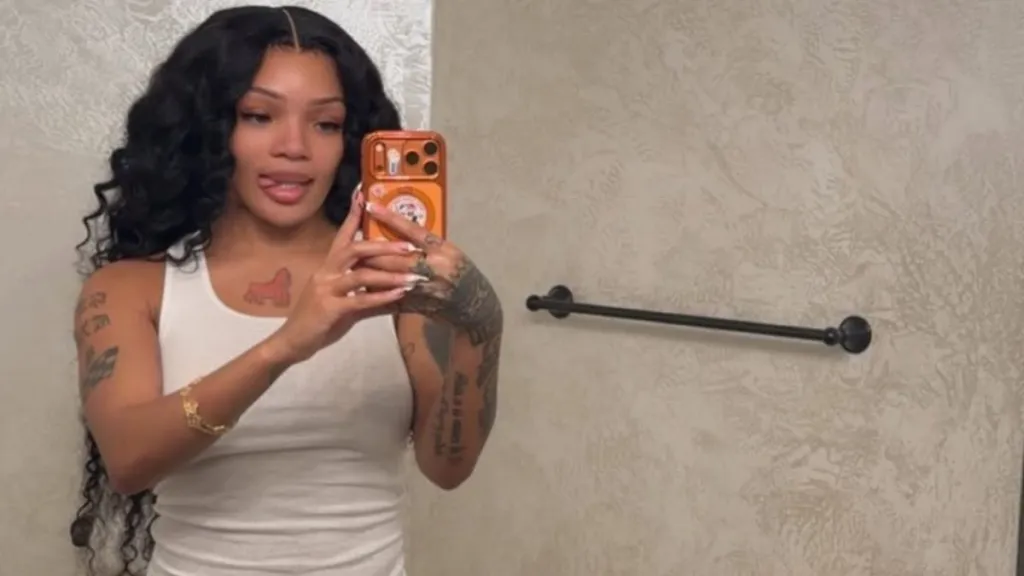 Glorilla's Unzipped Jacket Exposes Bandeau Bra