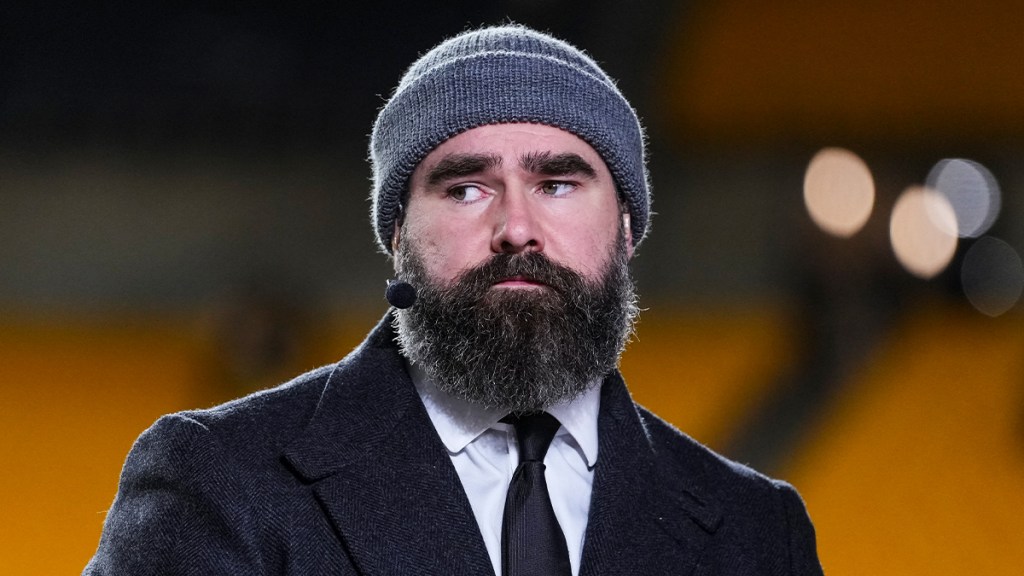 Jason Kelce Will Attempt to Dunk Basketball at This Sixers Game