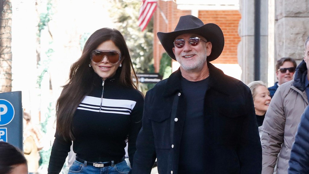 Lauren Sanchez 'Draining' Jeff Bezos — Source