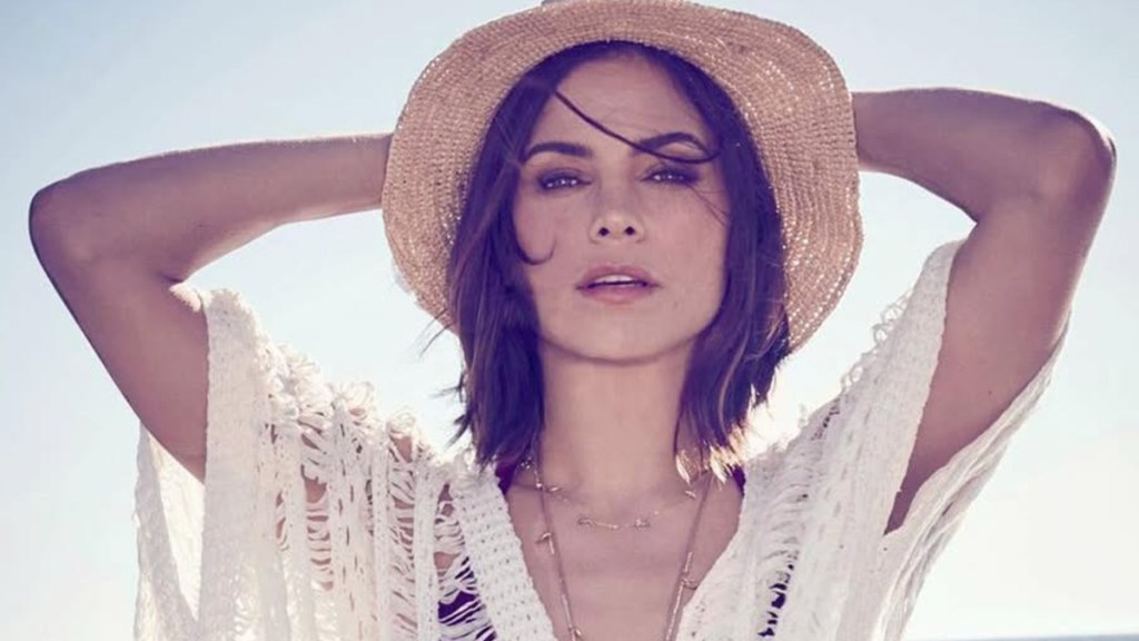 Jenna Dewan's Throwback Includes Bikini Photo