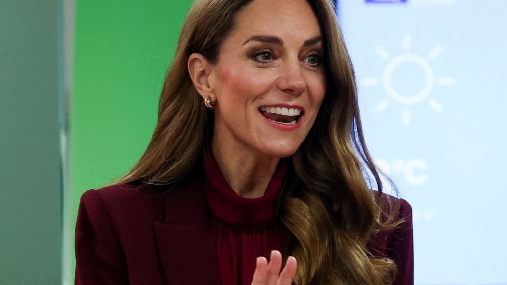 Kate Middleton Suits up in Roland Mouret for Outing With Prince William
