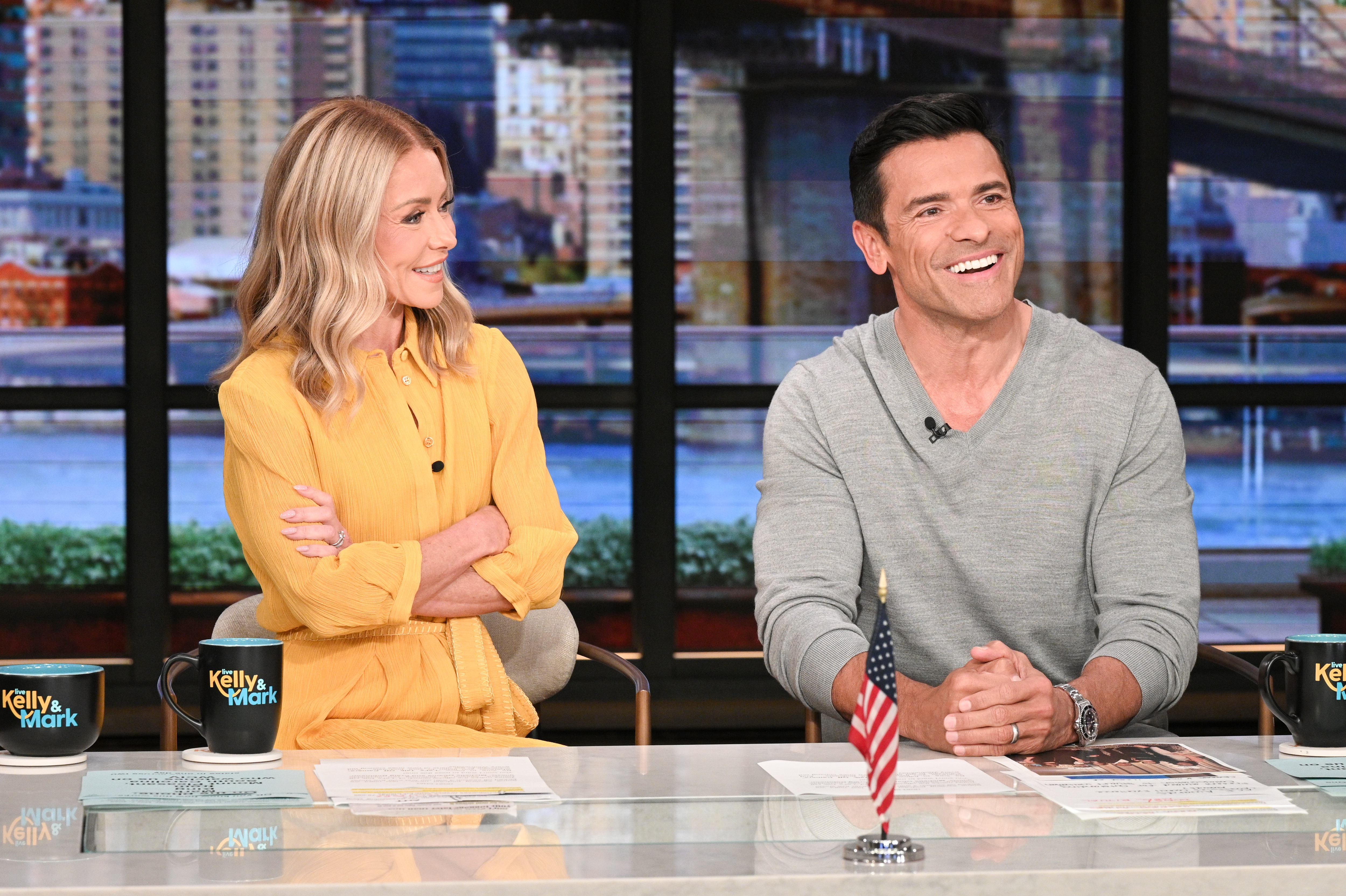 Why Kelly Ripa Is 'Definitely Getting' an Airport Divorce With Mark ...