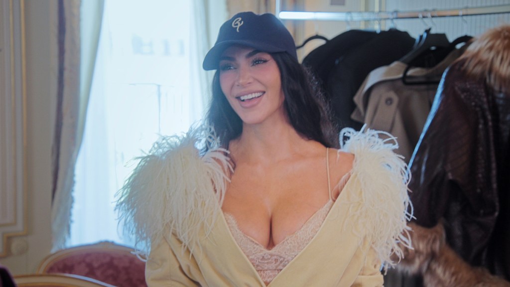Kim Kardashian’s Bold Top Selfie Dominates the Feeds