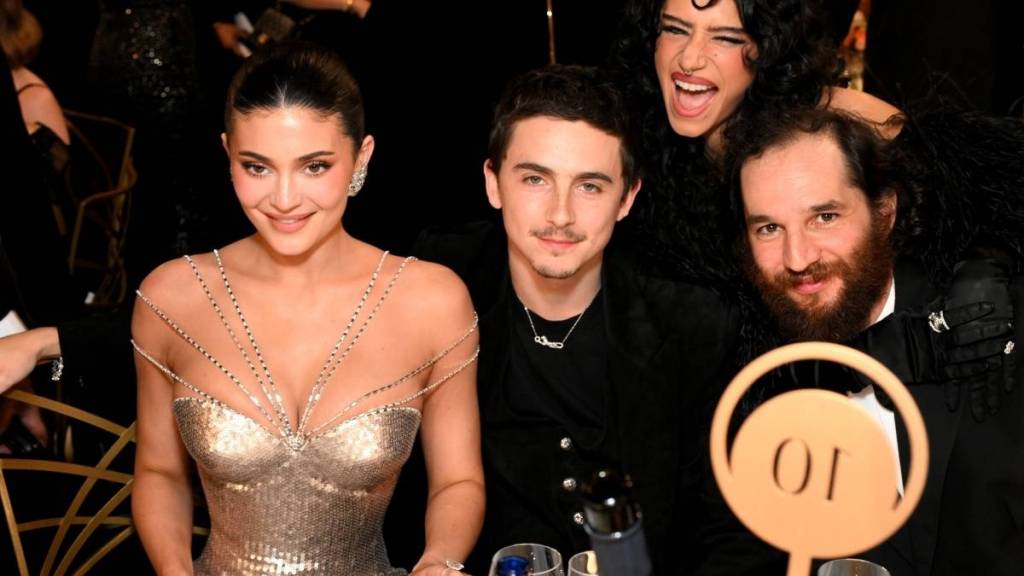 Kylie Jenner Has Fans Calling Her 'Hot' in Body-Hugging Gown