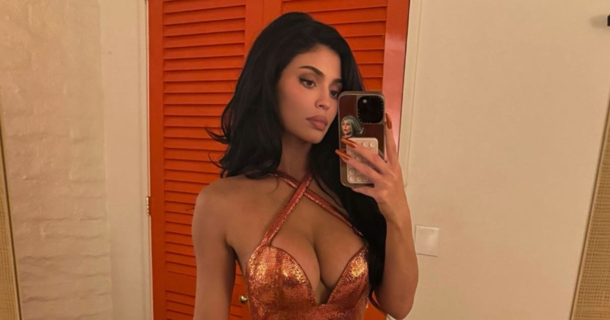 Kylie Jenner Posing in Bold Gown Has Fans Saying ‘Can&hellip;