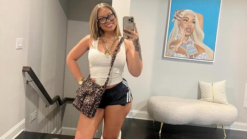 Latto Flaunts Toned Abs in Bra Top & Tights Look