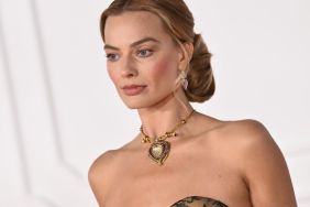 Margot Robbie Rocks Elizabeth Taylor’s Cartier Necklace at Premiere